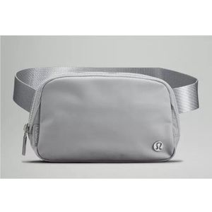 Lululemon Everywhere Belt Bag in Silver Drop